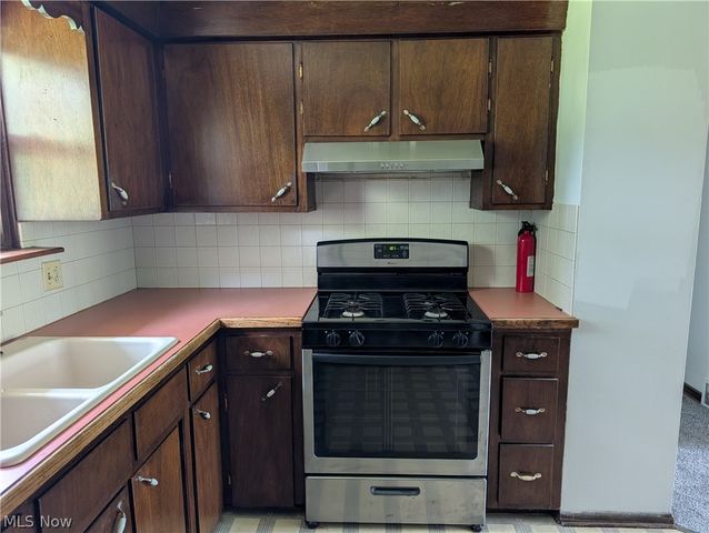 1223 Faircliff Street, Louisville, OH 44641