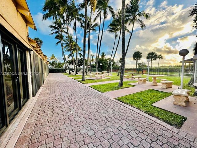 2555 Collins Avenue 1400, Miami Beach, FL 33140