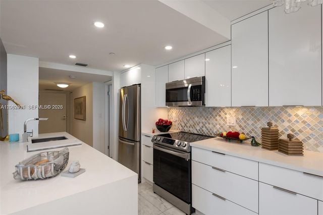 2555 Collins Avenue 1400, Miami Beach, FL 33140
