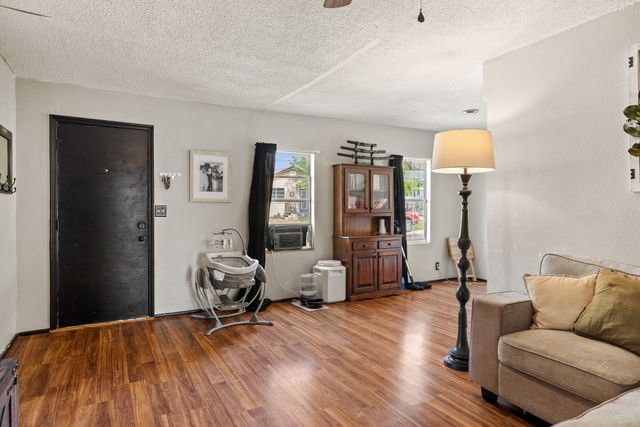 911 W 8th Street, Bonham, TX 75418