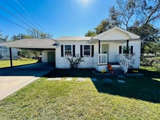 911 W 8th Street, Bonham, TX 75418