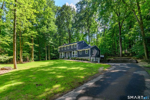 10 Leopard Drive, Newtown, CT 06482