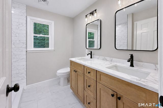 10 Leopard Drive, Newtown, CT 06482