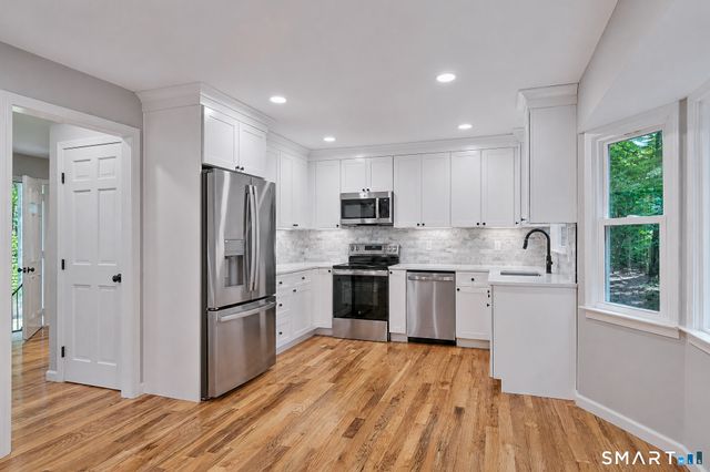 10 Leopard Drive, Newtown, CT 06482