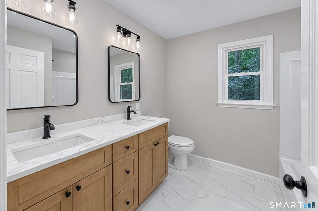10 Leopard Drive, Newtown, CT 06482