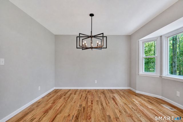 10 Leopard Drive, Newtown, CT 06482