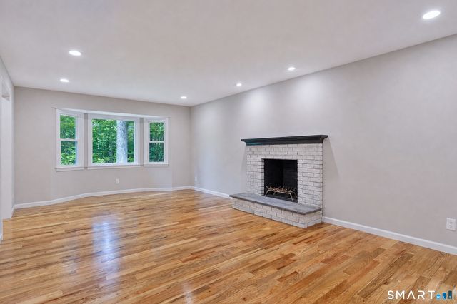 10 Leopard Drive, Newtown, CT 06482