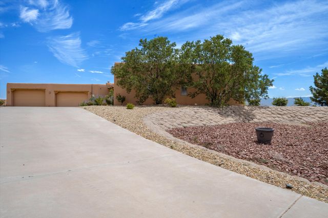 1420 Gros Ventre Drive NE, Rio Rancho, NM 87144