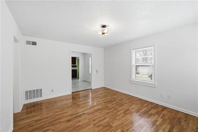 1201 E 80th Terrace, Kansas City, MO 64131