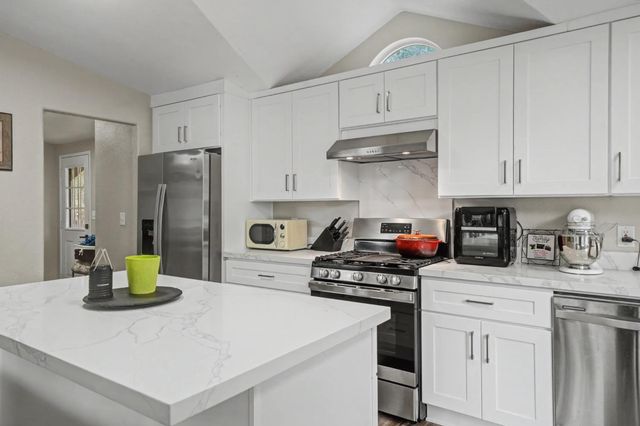 13890 Shake Ridge Rd, Sutter Creek, CA 95685