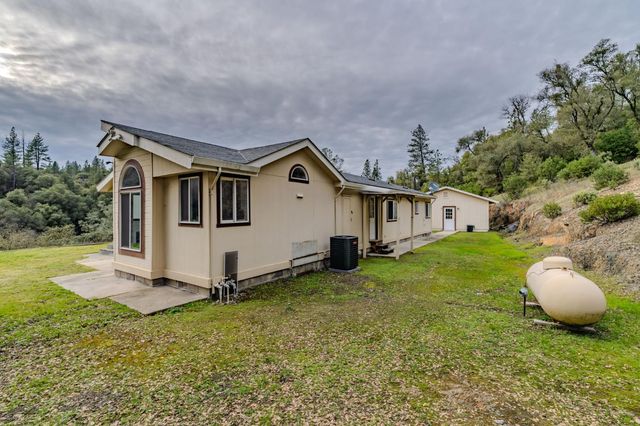 13890 Shake Ridge Rd, Sutter Creek, CA 95685