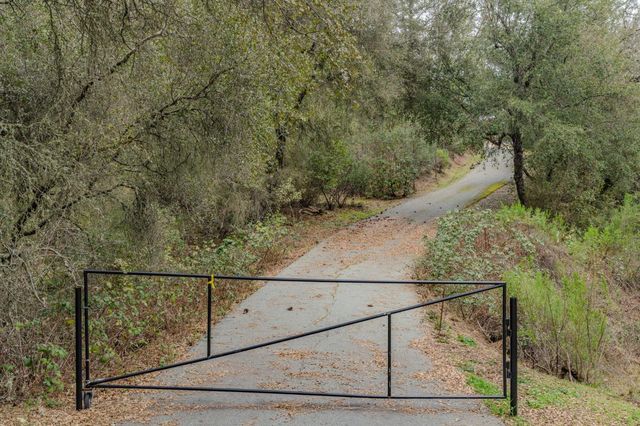 13890 Shake Ridge Rd, Sutter Creek, CA 95685