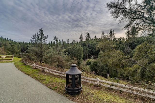 13890 Shake Ridge Rd, Sutter Creek, CA 95685
