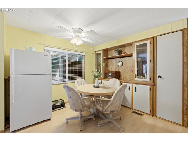 21100 Ne SANDY Blvd 114, Fairview, OR 97024