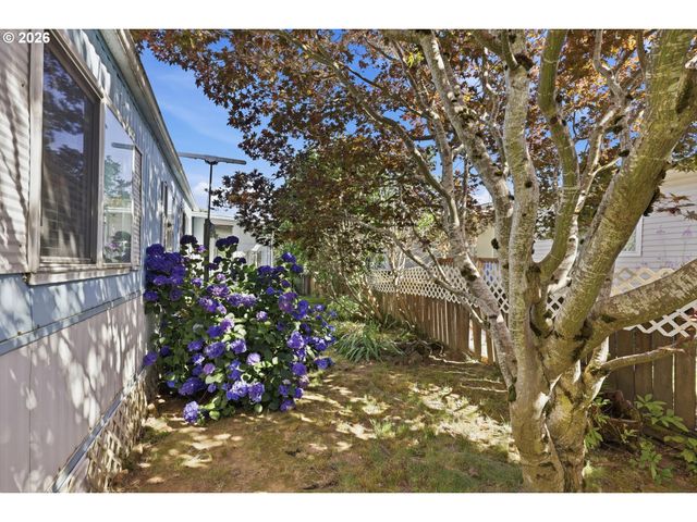 21100 Ne SANDY Blvd 114, Fairview, OR 97024