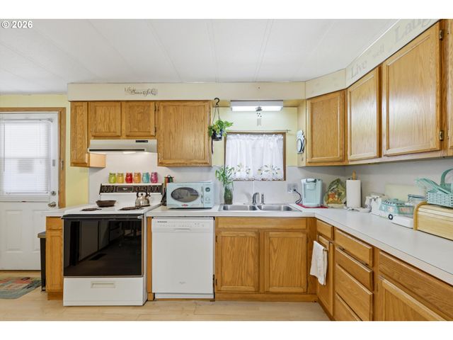 21100 Ne SANDY Blvd 114, Fairview, OR 97024