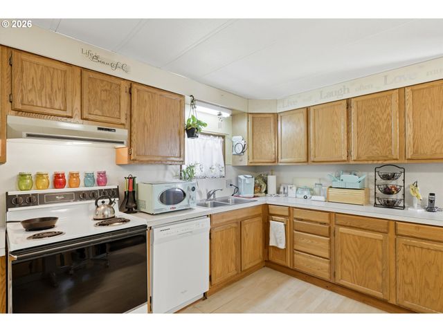 21100 Ne SANDY Blvd 114, Fairview, OR 97024