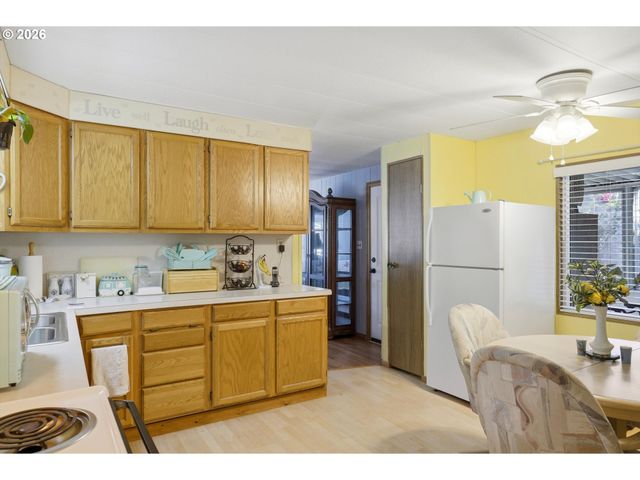 21100 Ne SANDY Blvd 114, Fairview, OR 97024