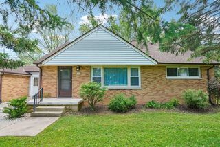 1415 W Fiesta LANE, Mequon, WI 53092