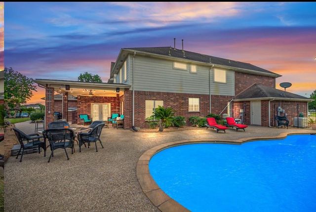 303 N Elder Grove Drive, Pearland, TX 77584