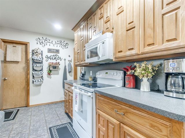 1325 NW 9th Street, Moore, OK 73170