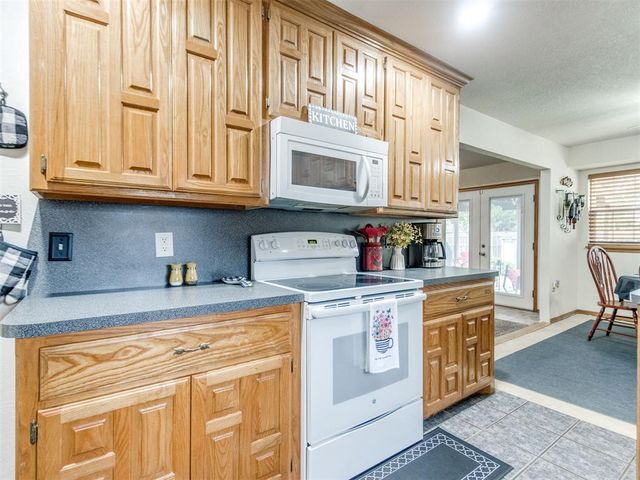 1325 NW 9th Street, Moore, OK 73170