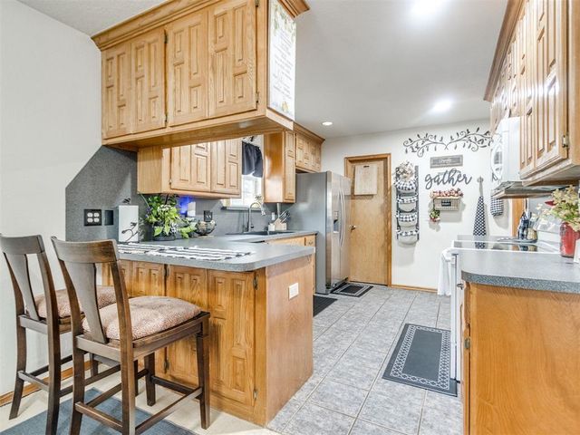 1325 NW 9th Street, Moore, OK 73170