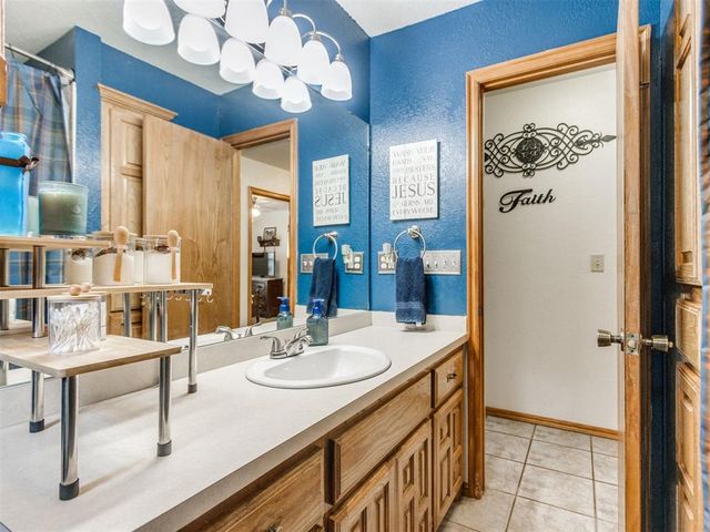 1325 NW 9th Street, Moore, OK 73170