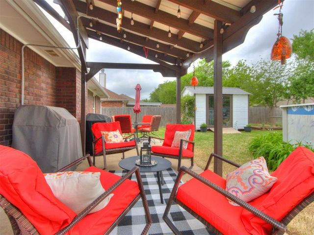 1325 NW 9th Street, Moore, OK 73170