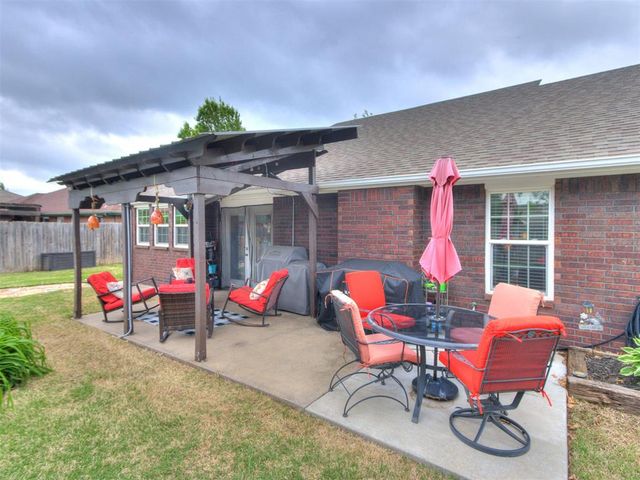 1325 NW 9th Street, Moore, OK 73170