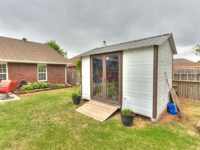 1325 NW 9th Street, Moore, OK 73170