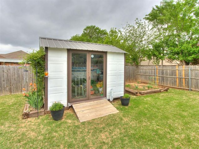 1325 NW 9th Street, Moore, OK 73170