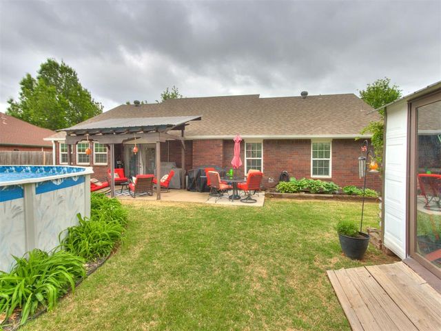 1325 NW 9th Street, Moore, OK 73170