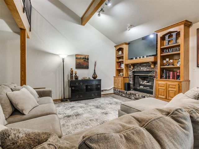 1325 NW 9th Street, Moore, OK 73170