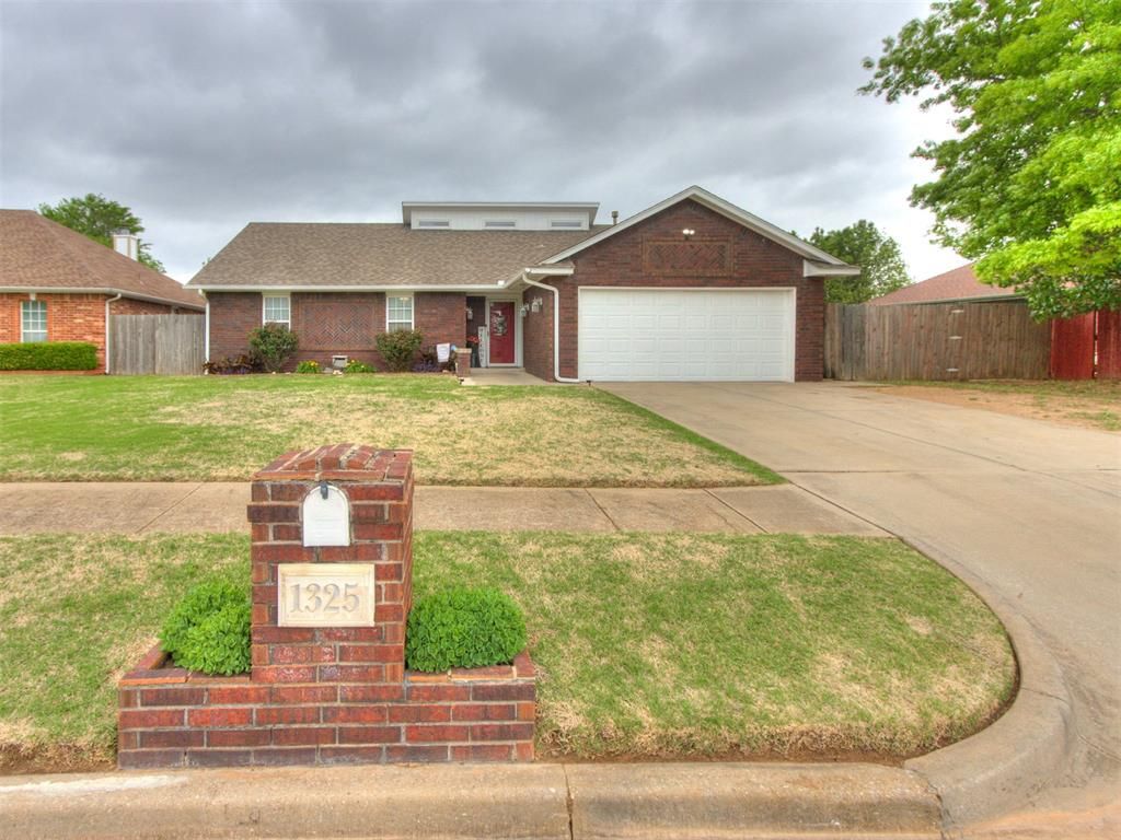 1325 NW 9th Street, Moore, OK 73170