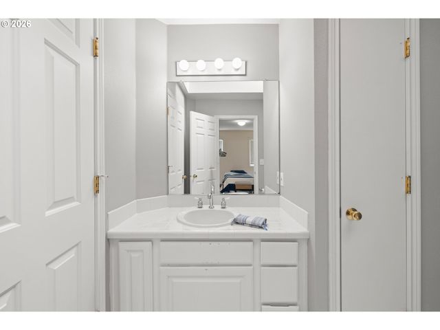 14591 PFEIFER Way, Lake Oswego, OR 97035