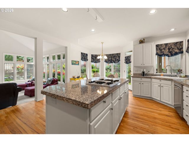 14591 PFEIFER Way, Lake Oswego, OR 97035