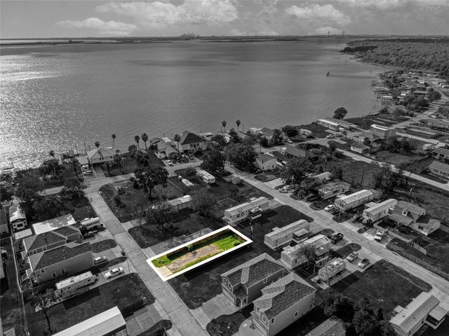 142 Flamingo Bight S, Baytown, TX 77523