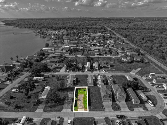 142 Flamingo Bight S, Baytown, TX 77523