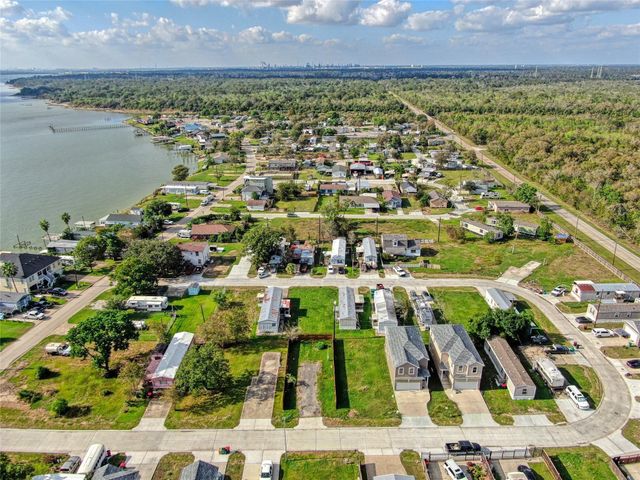 142 Flamingo Bight S, Baytown, TX 77523