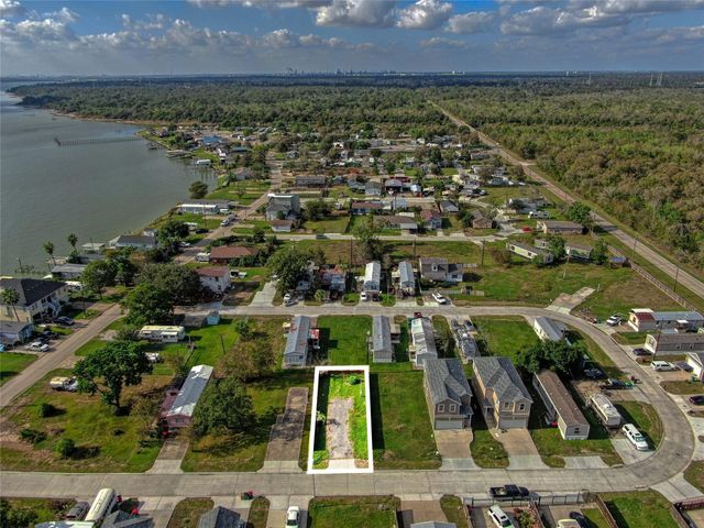 142 Flamingo Bight S, Baytown, TX 77523