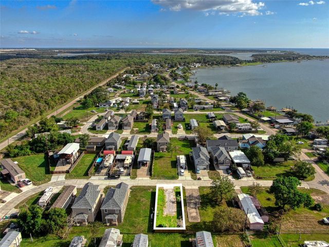 142 Flamingo Bight S, Baytown, TX 77523