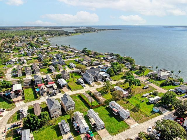 142 Flamingo Bight S, Baytown, TX 77523