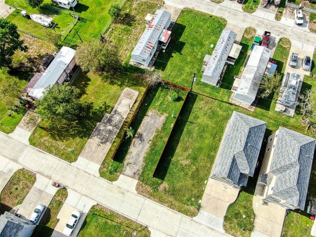 142 Flamingo Bight S, Baytown, TX 77523