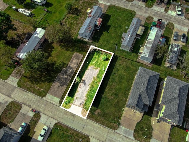 142 Flamingo Bight S, Baytown, TX 77523