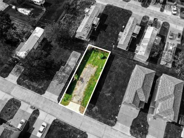 142 Flamingo Bight S, Baytown, TX 77523