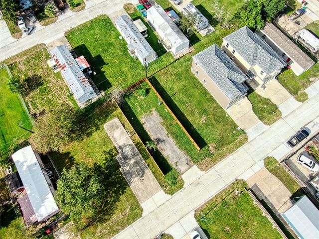 142 Flamingo Bight S, Baytown, TX 77523