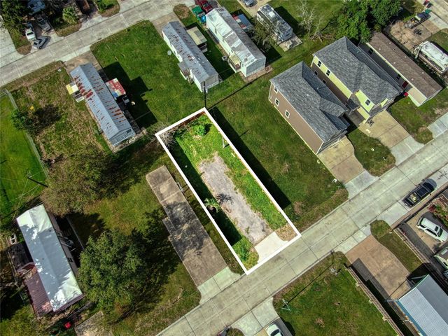 142 Flamingo Bight S, Baytown, TX 77523