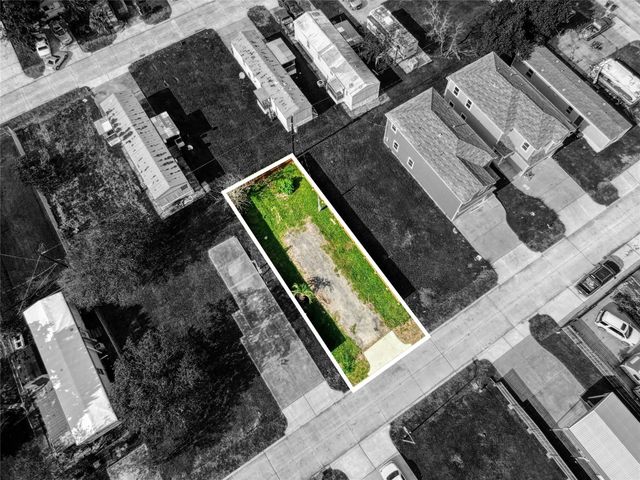 142 Flamingo Bight S, Baytown, TX 77523