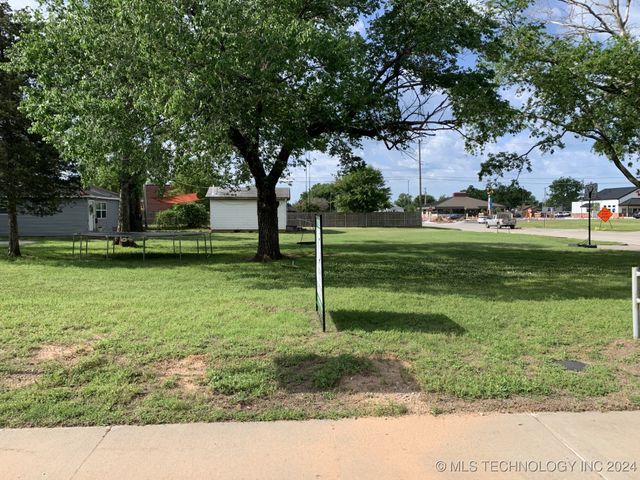 323 W A Street S, Jenks, OK 74037
